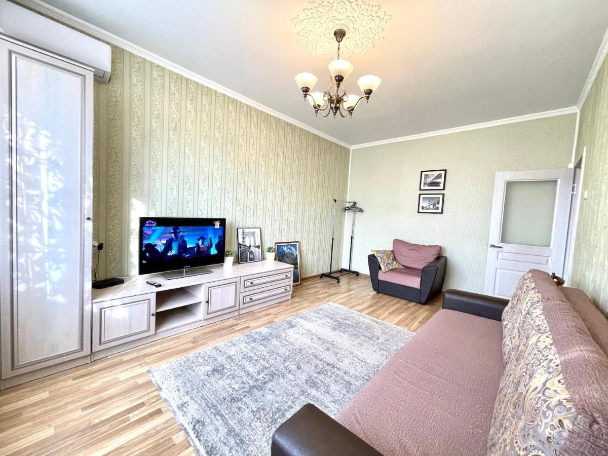 Cozy Three-Room Apartment With Mountain View Almaty Exterior foto