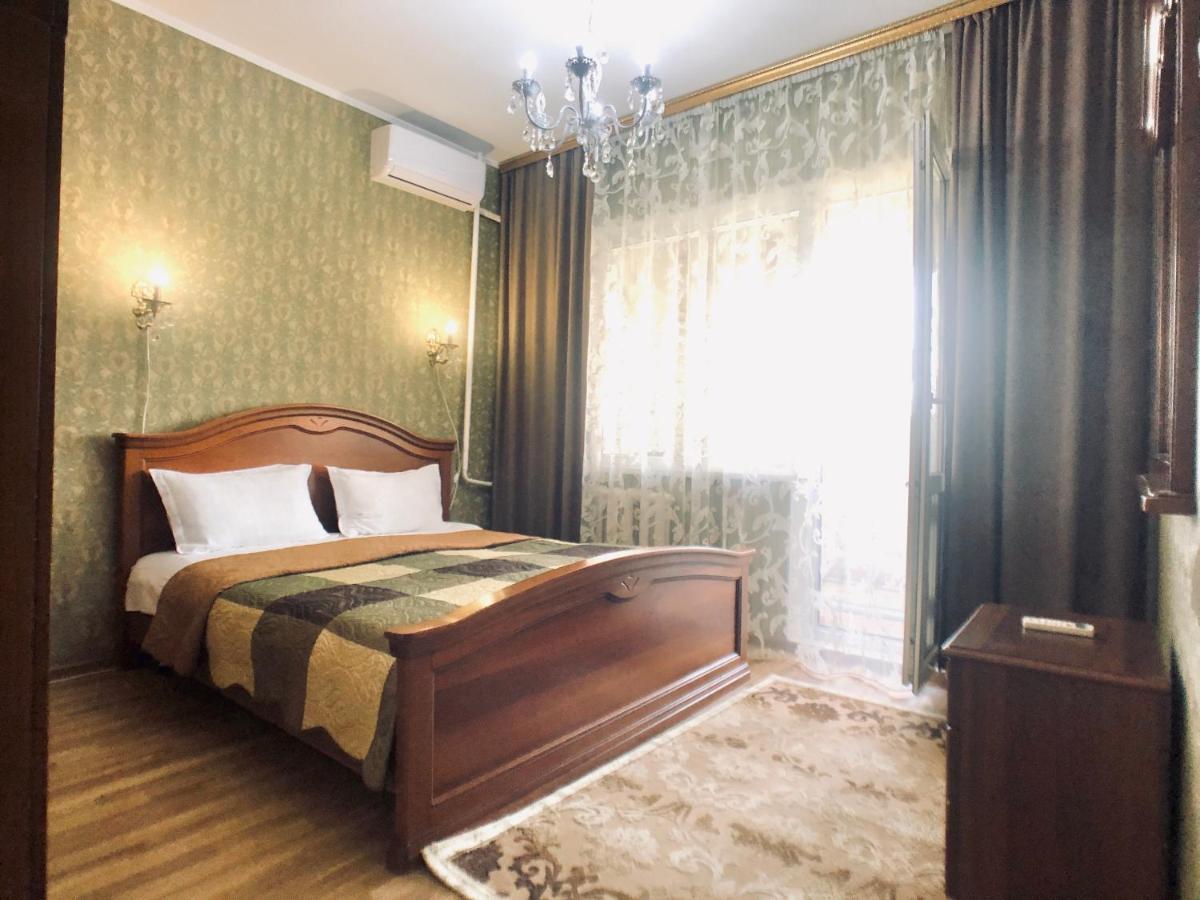 Cozy Three-Room Apartment With Mountain View Almaty Exterior foto
