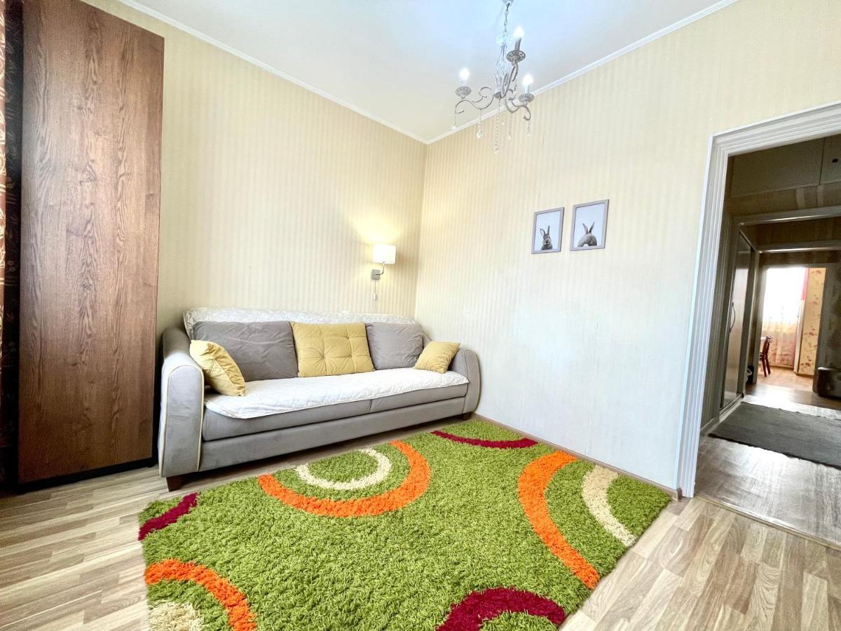 Cozy Three-Room Apartment With Mountain View Almaty Exterior foto