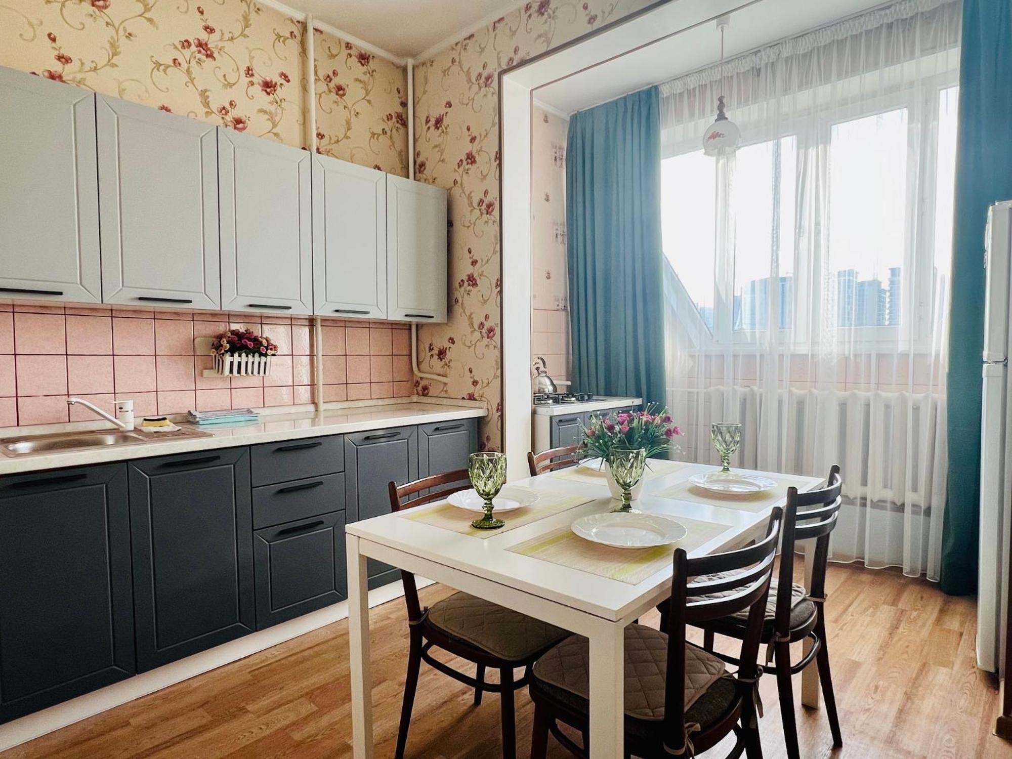 Cozy Three-Room Apartment With Mountain View Almaty Exterior foto